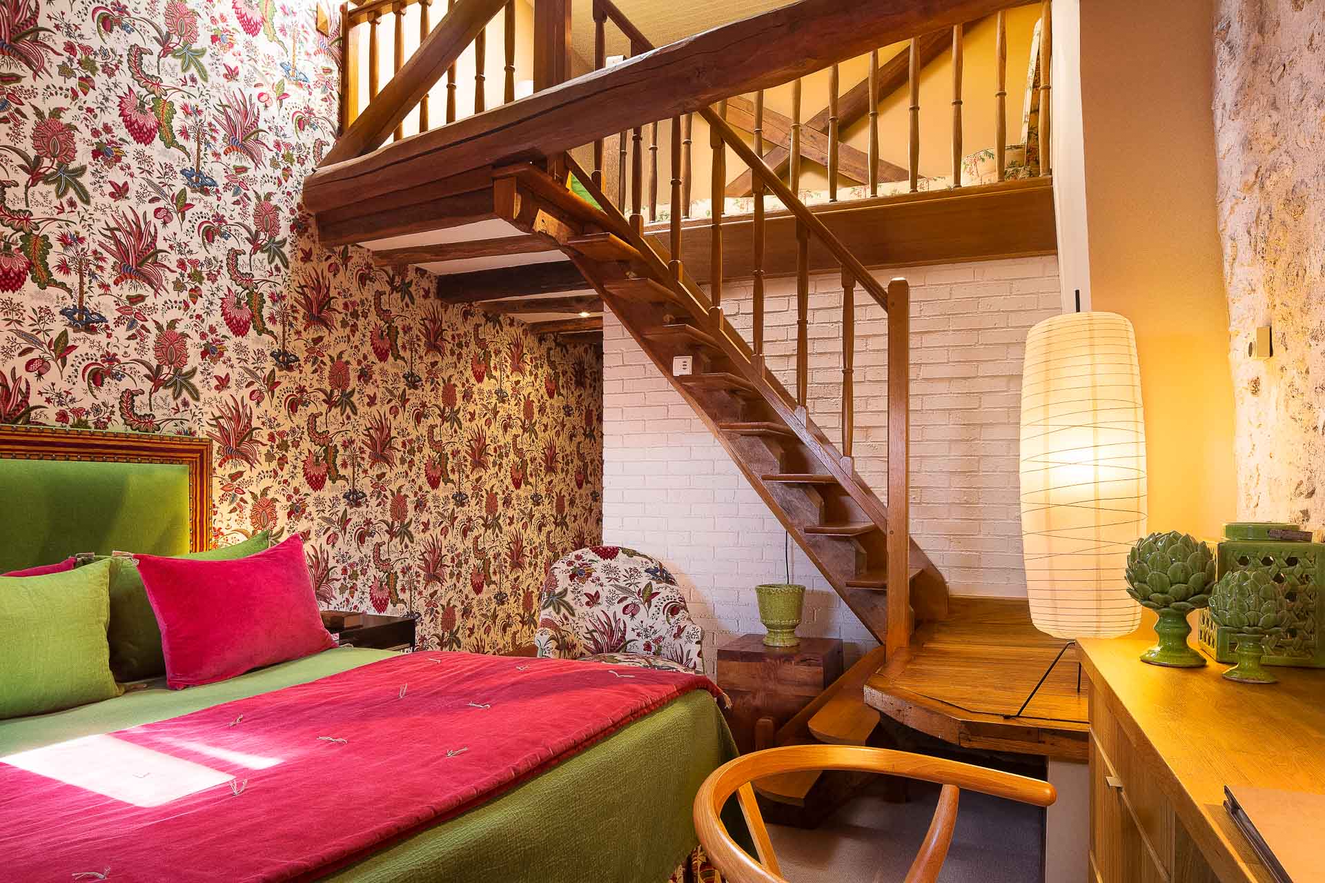 L'hôtel de France vous propose de découvrir ses chambres de la single à la suite familiale, un séjour unique à Angerville en Essonne (91)